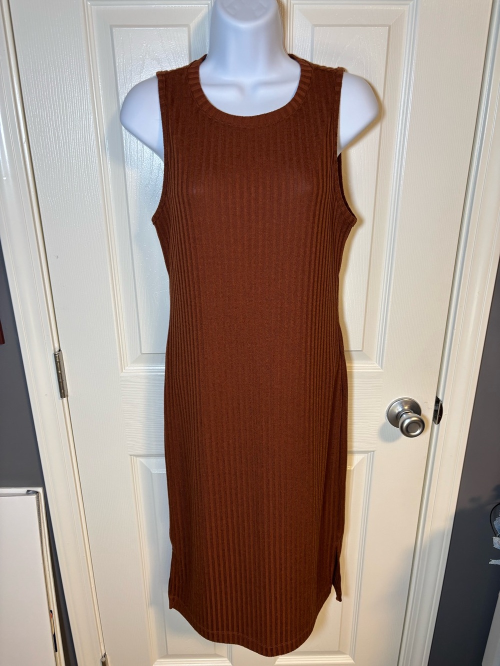 Nine West orangish brown ribbed knit dress with small side slit, Size M NWT